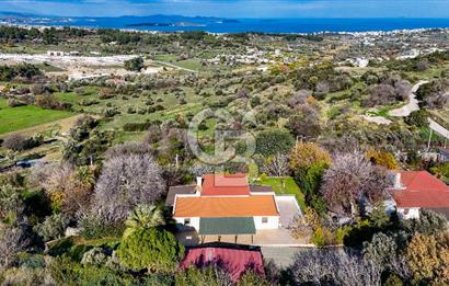 Urla Kekliktepe'de Satılık Panoramik Deniz Manzaralı 5+2 Villa