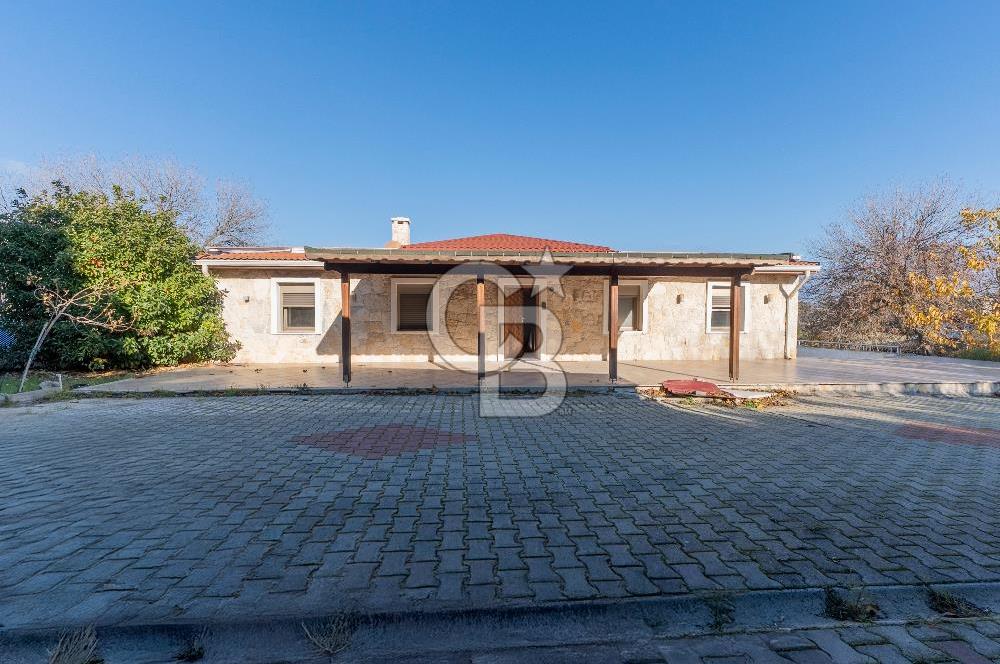 Urla Kekliktepe'de Satılık Panoramik Deniz Manzaralı 5+2 Villa