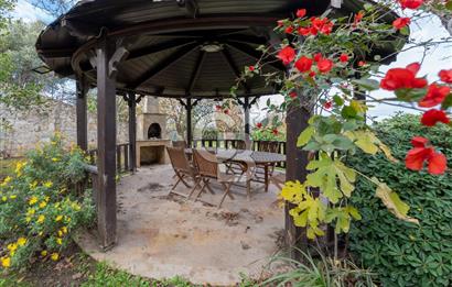 Urla Kekliktepe'de Satılık Panoramik Deniz Manzaralı 5+2 Villa