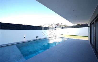 Çeşme Reisdere'de Satılık Sıfır Müstakil Havuzlu 5+1 Villa