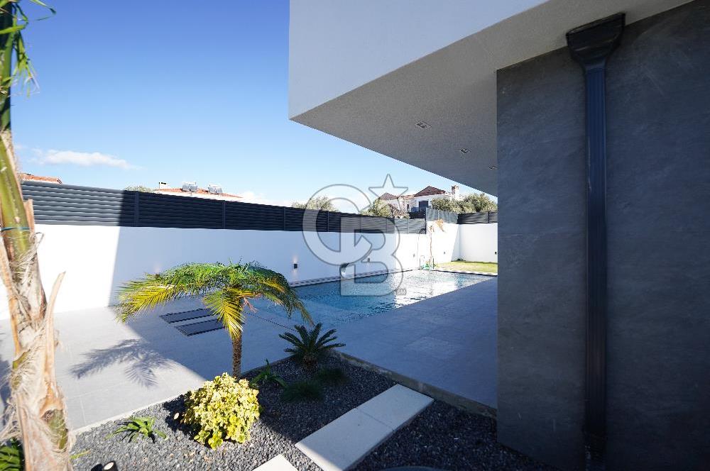 Çeşme Reisdere'de Satılık Sıfır Müstakil Havuzlu 5+1 Villa