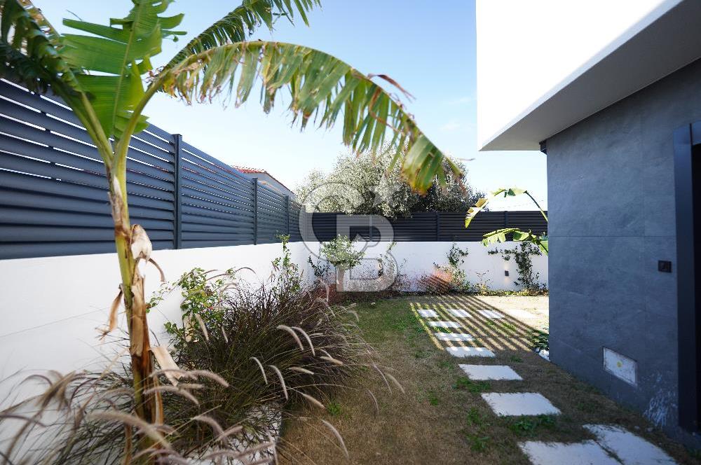 Çeşme Reisdere'de Satılık Sıfır Müstakil Havuzlu 5+1 Villa