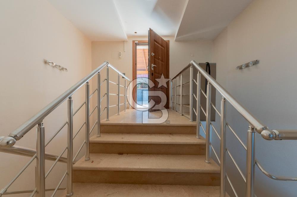 Urla Kekliktepe'de Satılık Panoramik Deniz Manzaralı 5+2 Villa