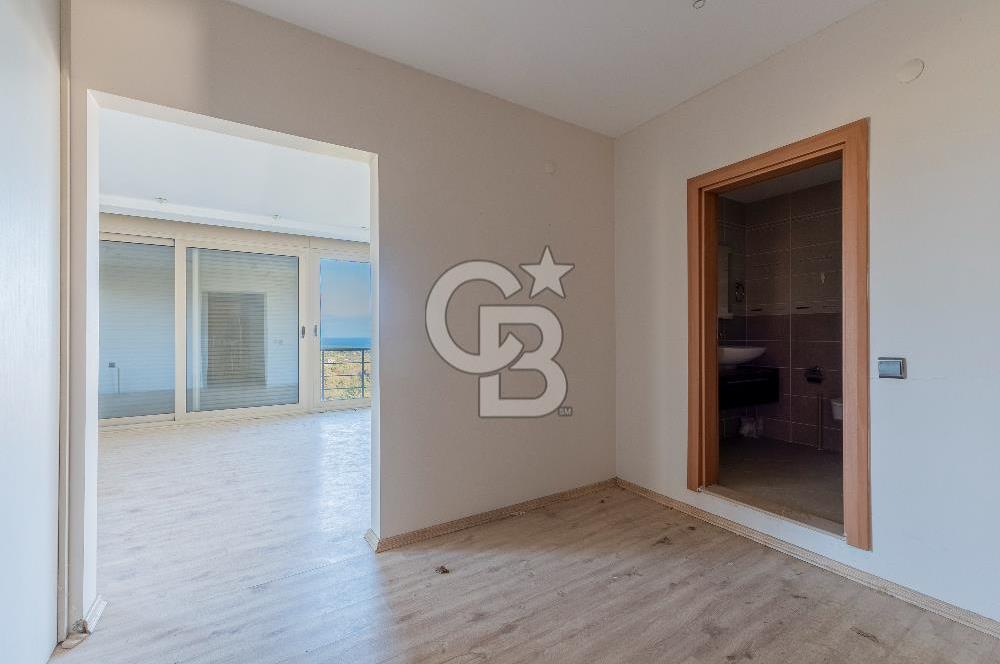 Urla Kekliktepe'de Satılık Panoramik Deniz Manzaralı 5+2 Villa