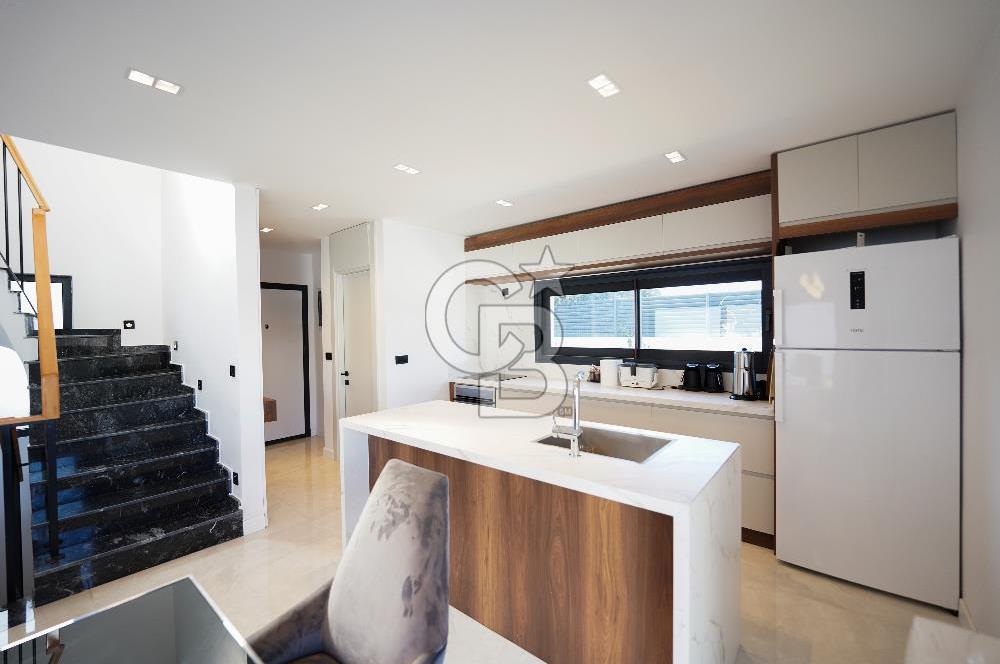 Çeşme Reisdere'de Satılık Sıfır Müstakil Havuzlu 5+1 Villa