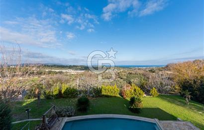 Urla Kekliktepe'de Satılık Panoramik Deniz Manzaralı 5+2 Villa