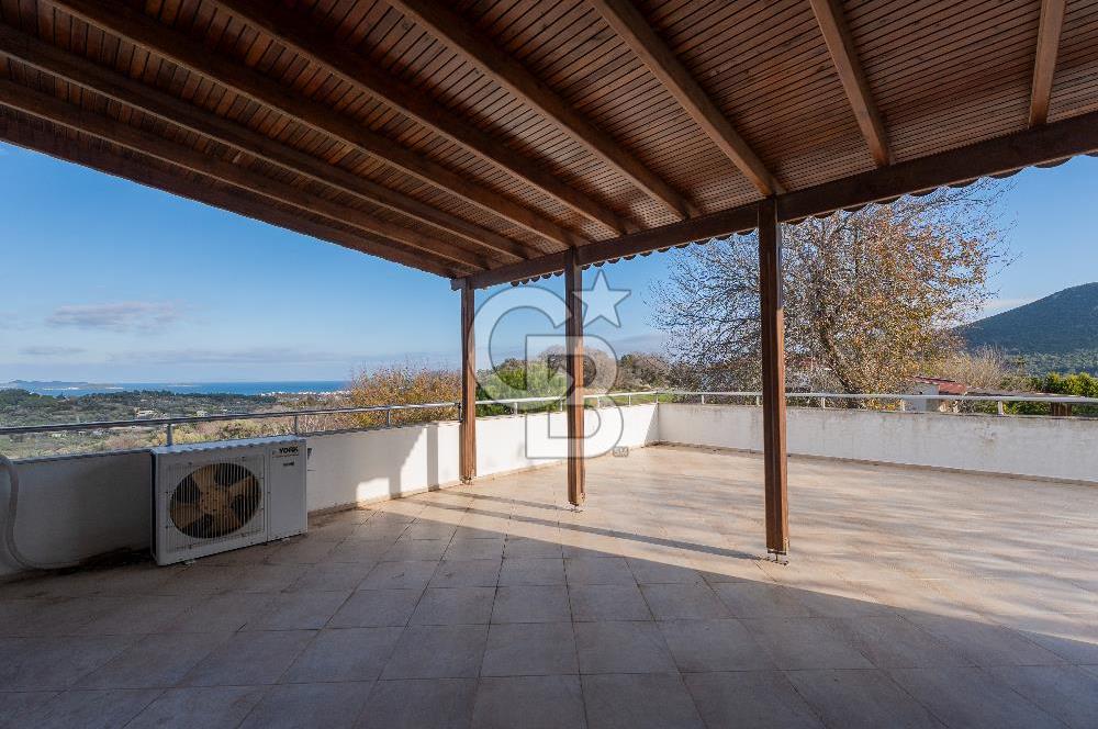 Urla Kekliktepe'de Satılık Panoramik Deniz Manzaralı 5+2 Villa