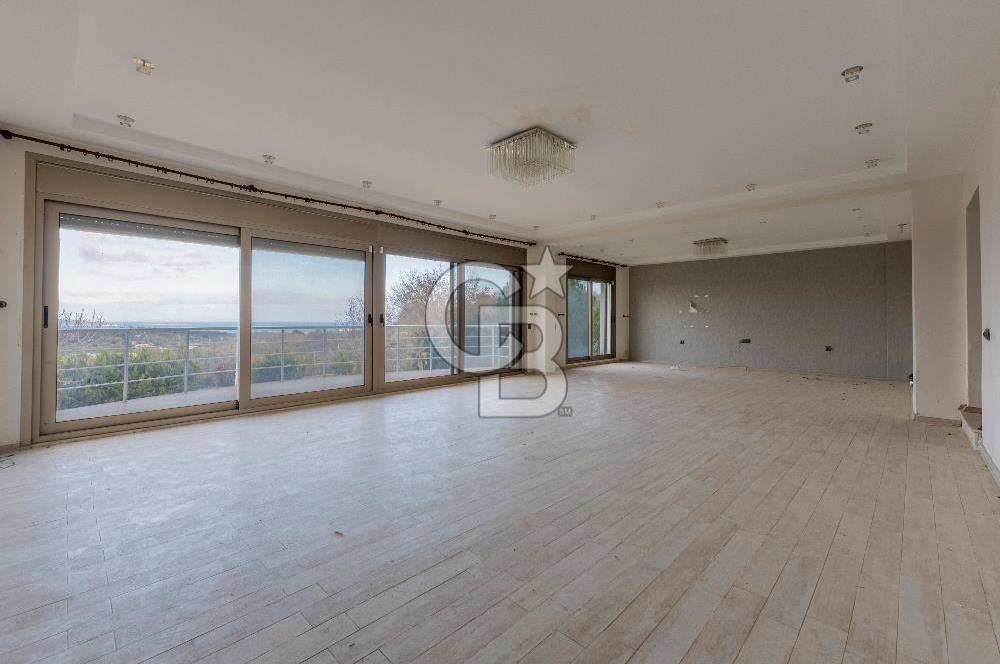 Urla Kekliktepe'de Satılık Panoramik Deniz Manzaralı 5+2 Villa