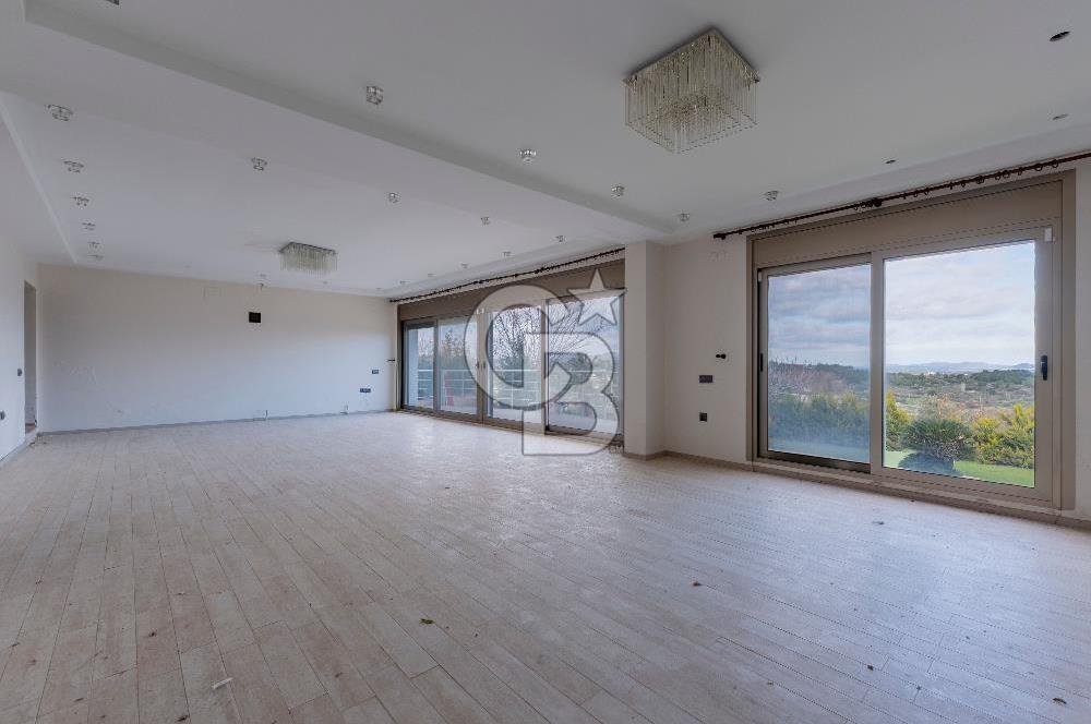 Urla Kekliktepe'de Satılık Panoramik Deniz Manzaralı 5+2 Villa