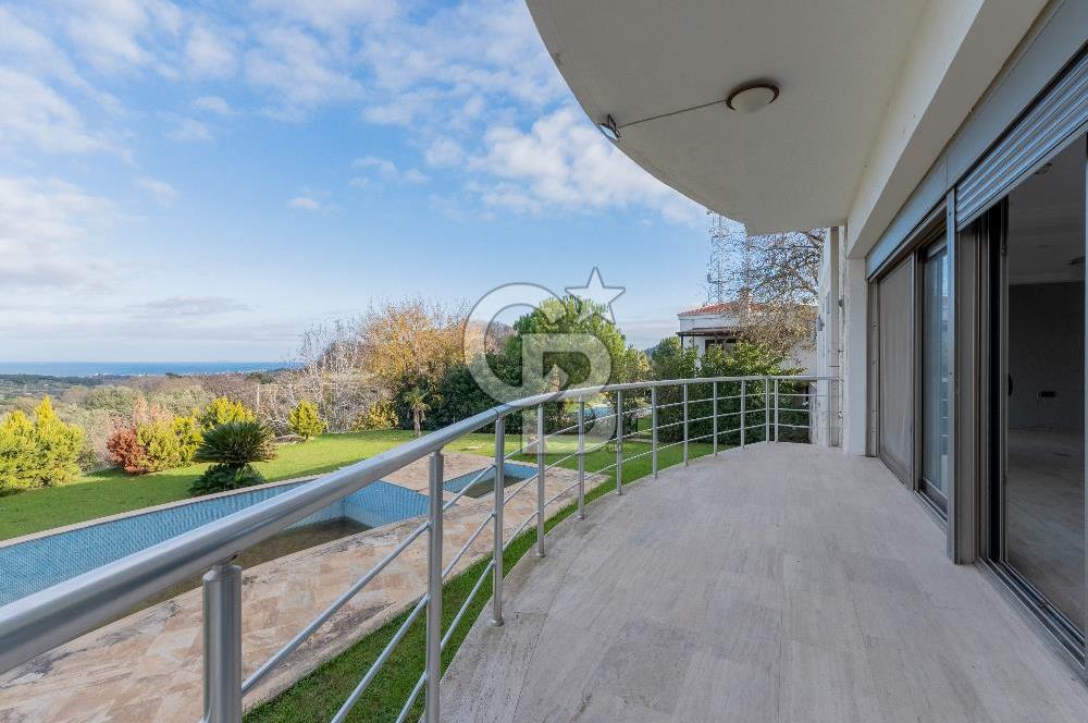 Urla Kekliktepe'de Satılık Panoramik Deniz Manzaralı 5+2 Villa