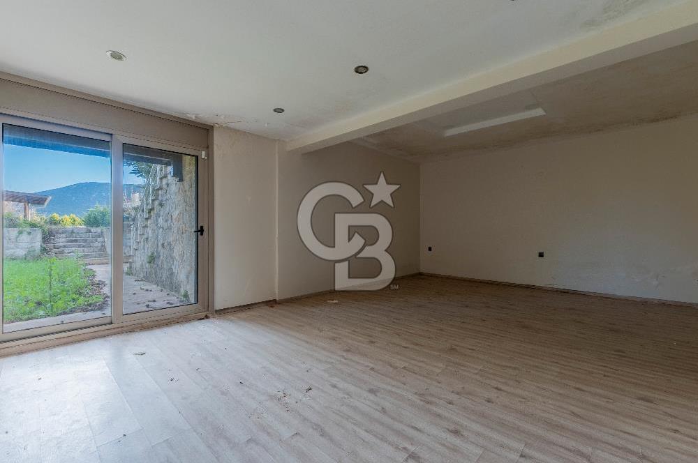 Urla Kekliktepe'de Satılık Panoramik Deniz Manzaralı 5+2 Villa