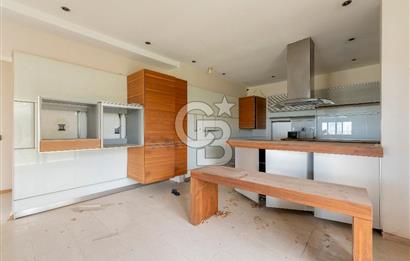 Urla Kekliktepe'de Satılık Panoramik Deniz Manzaralı 5+2 Villa