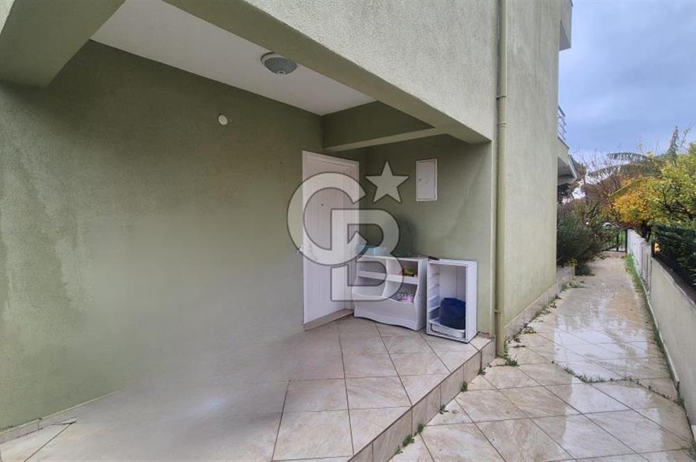 ÇEŞME'DE 500 M2 ALANDA MÜSTAKİL SATILIK TRİPLEKS BAHÇELİ VİLLA