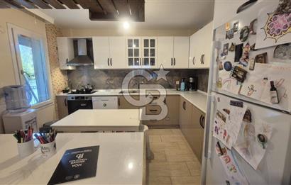 ÇEŞME'DE 500 M2 ALANDA MÜSTAKİL SATILIK TRİPLEKS BAHÇELİ VİLLA