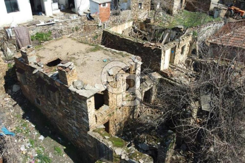 İzmir Bayındır Söğütören Satılık Taş Ev Ve Arsası