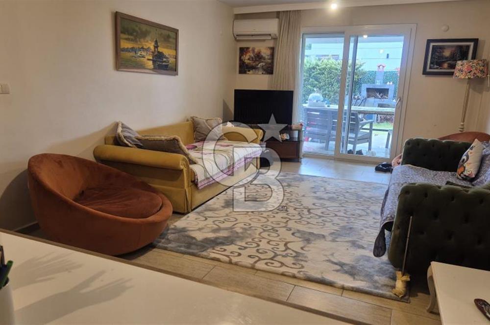 ÇEŞME'DE 500 M2 ALANDA MÜSTAKİL SATILIK TRİPLEKS BAHÇELİ VİLLA