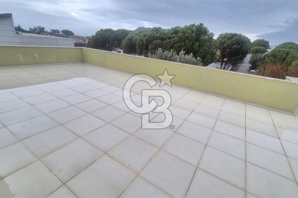 ÇEŞME'DE 500 M2 ALANDA MÜSTAKİL SATILIK TRİPLEKS BAHÇELİ VİLLA