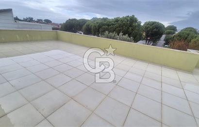 ÇEŞME'DE 500 M2 ALANDA MÜSTAKİL SATILIK TRİPLEKS BAHÇELİ VİLLA