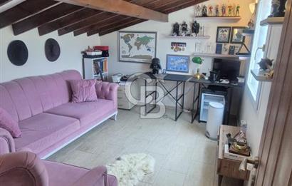 ÇEŞME'DE 500 M2 ALANDA MÜSTAKİL SATILIK TRİPLEKS BAHÇELİ VİLLA