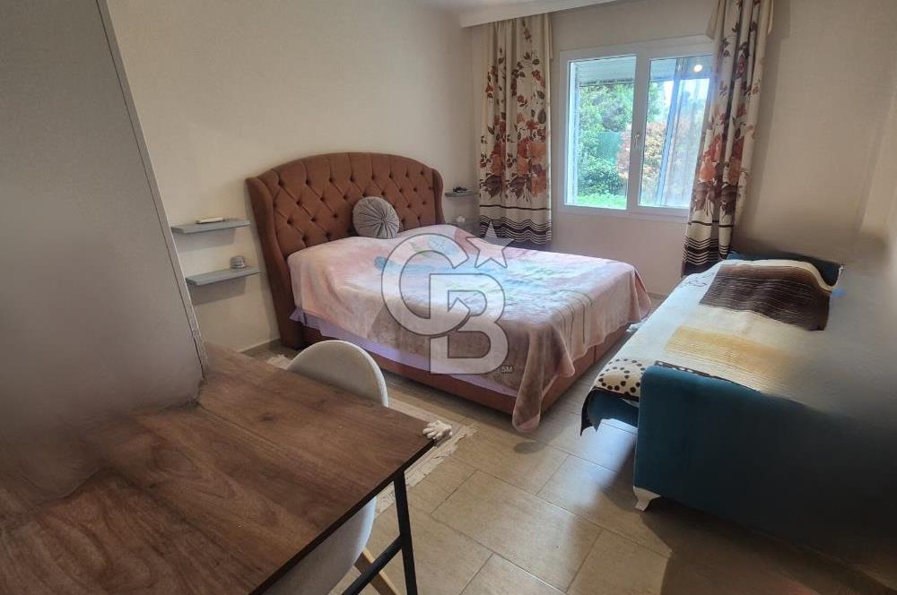 ÇEŞME'DE 500 M2 ALANDA MÜSTAKİL SATILIK TRİPLEKS BAHÇELİ VİLLA