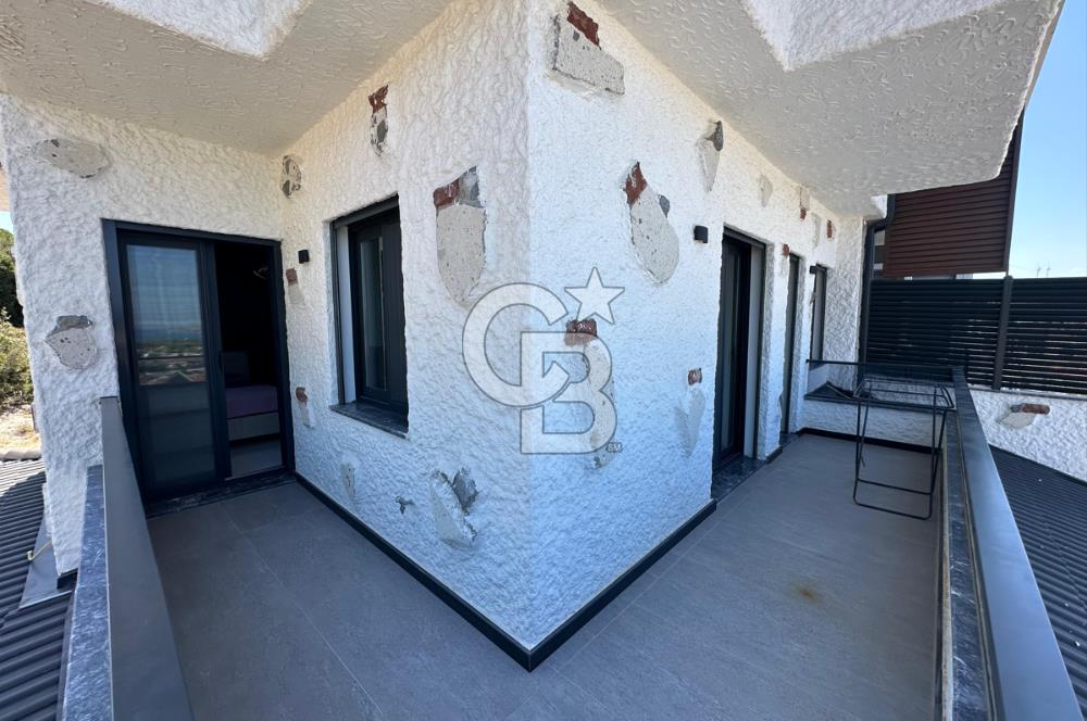 ÇEŞME ALAÇATI DENİZ MANZARALI 6+2 HAVUZLU EŞYALI SATILIK VİLLA