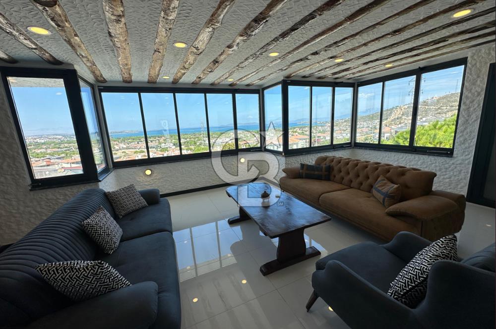 ÇEŞME ALAÇATI DENİZ MANZARALI 6+2 HAVUZLU EŞYALI SATILIK VİLLA