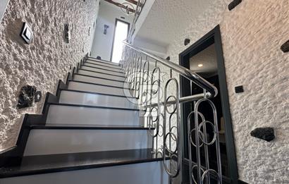 ÇEŞME ALAÇATI DENİZ MANZARALI 6+2 HAVUZLU EŞYALI SATILIK VİLLA