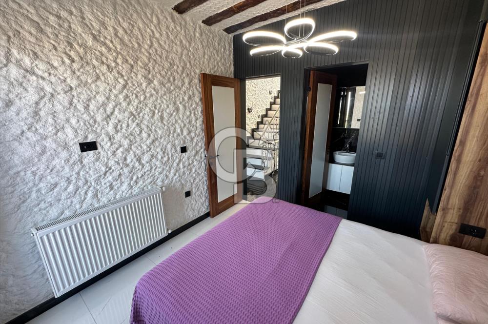 ÇEŞME ALAÇATI DENİZ MANZARALI 6+2 HAVUZLU EŞYALI SATILIK VİLLA