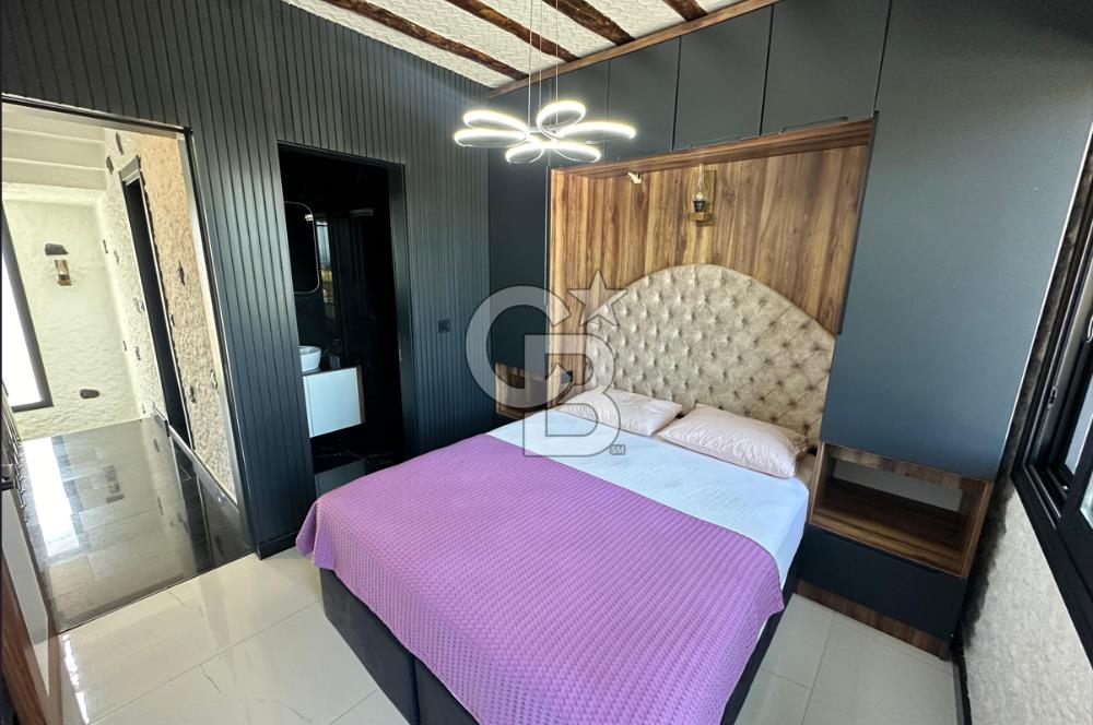 ÇEŞME ALAÇATI DENİZ MANZARALI 6+2 HAVUZLU EŞYALI SATILIK VİLLA