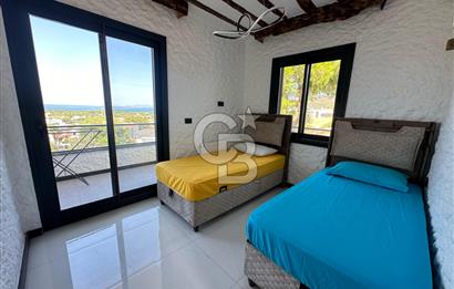 ÇEŞME ALAÇATI DENİZ MANZARALI 6+2 HAVUZLU EŞYALI SATILIK VİLLA