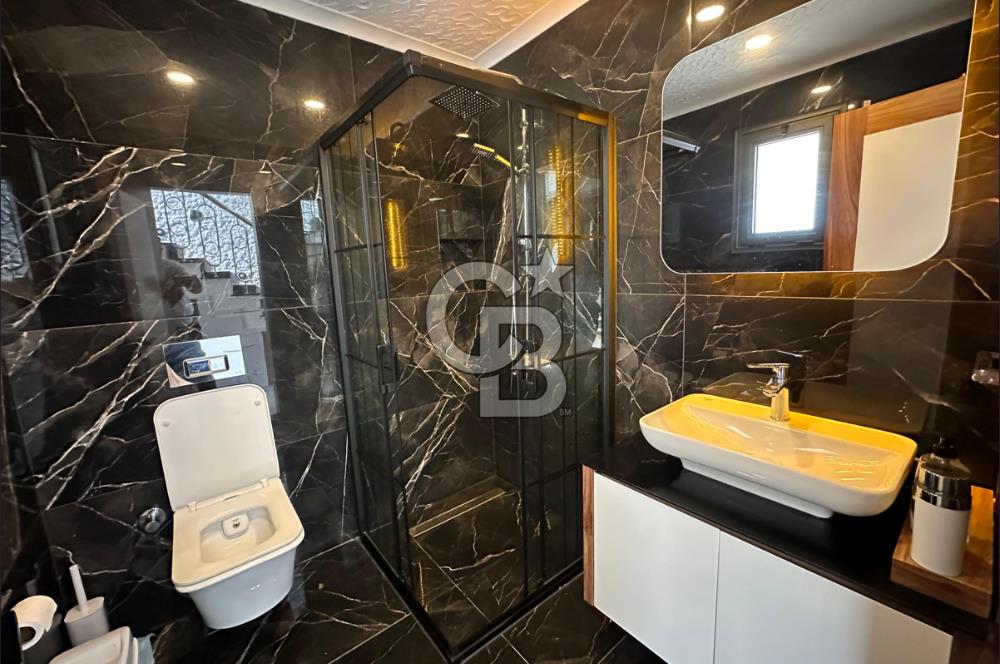 ÇEŞME ALAÇATI DENİZ MANZARALI 6+2 HAVUZLU EŞYALI SATILIK VİLLA