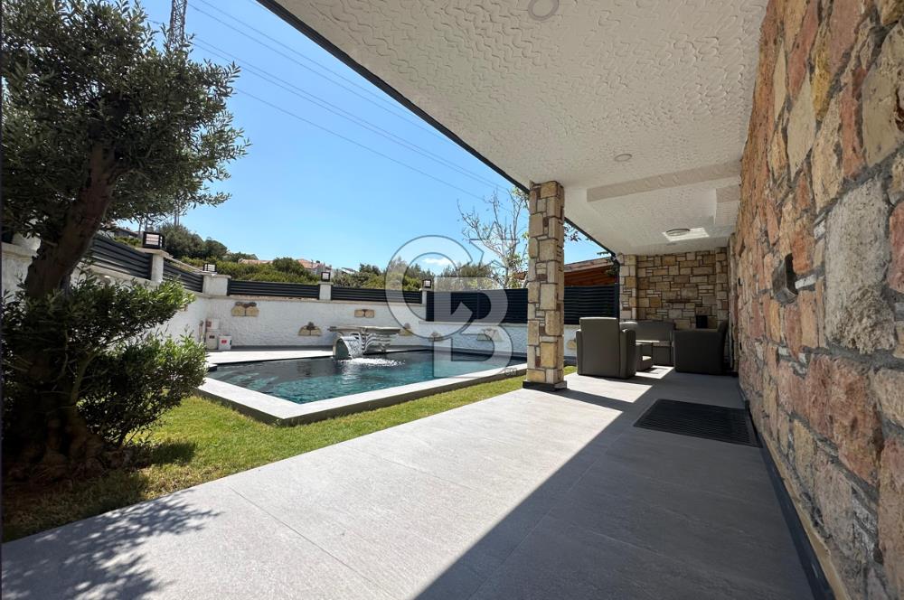 ÇEŞME ALAÇATI DENİZ MANZARALI 6+2 HAVUZLU EŞYALI SATILIK VİLLA