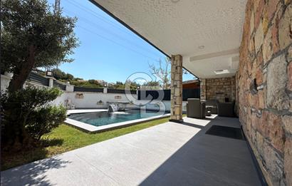 ÇEŞME ALAÇATI DENİZ MANZARALI 6+2 HAVUZLU EŞYALI SATILIK VİLLA