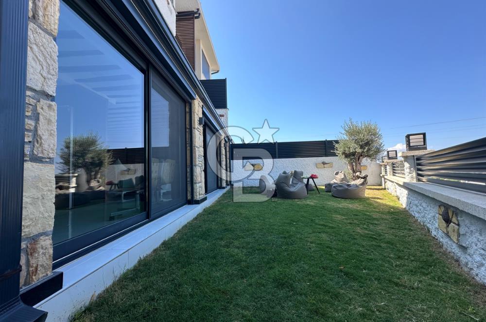 ÇEŞME ALAÇATI DENİZ MANZARALI 6+2 HAVUZLU EŞYALI SATILIK VİLLA