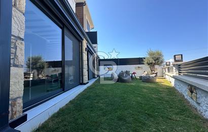 ÇEŞME ALAÇATI DENİZ MANZARALI 6+2 HAVUZLU EŞYALI SATILIK VİLLA