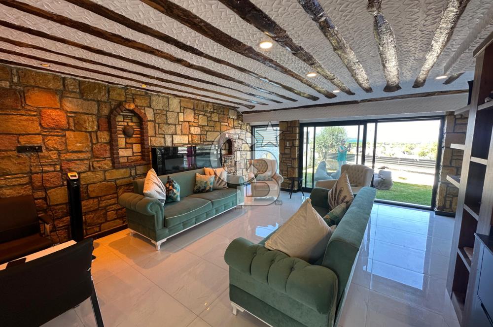 ÇEŞME ALAÇATI DENİZ MANZARALI 6+2 HAVUZLU EŞYALI SATILIK VİLLA