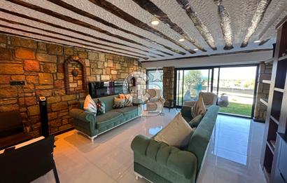 ÇEŞME ALAÇATI DENİZ MANZARALI 6+2 HAVUZLU EŞYALI SATILIK VİLLA