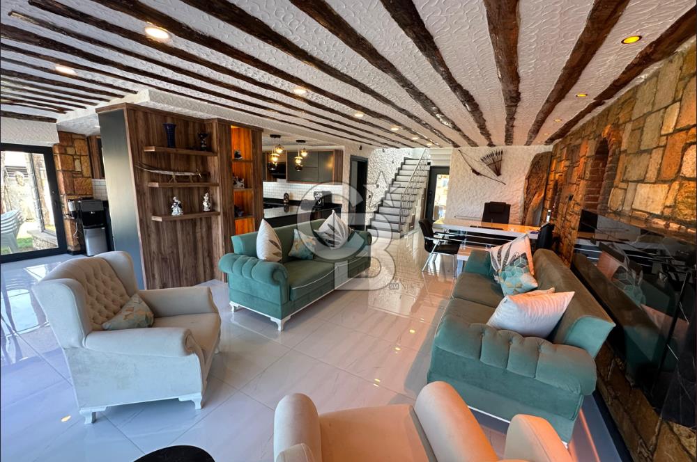 ÇEŞME ALAÇATI DENİZ MANZARALI 6+2 HAVUZLU EŞYALI SATILIK VİLLA