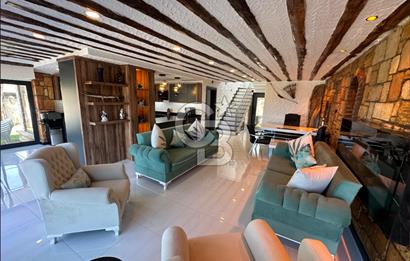 ÇEŞME ALAÇATI DENİZ MANZARALI 6+2 HAVUZLU EŞYALI SATILIK VİLLA