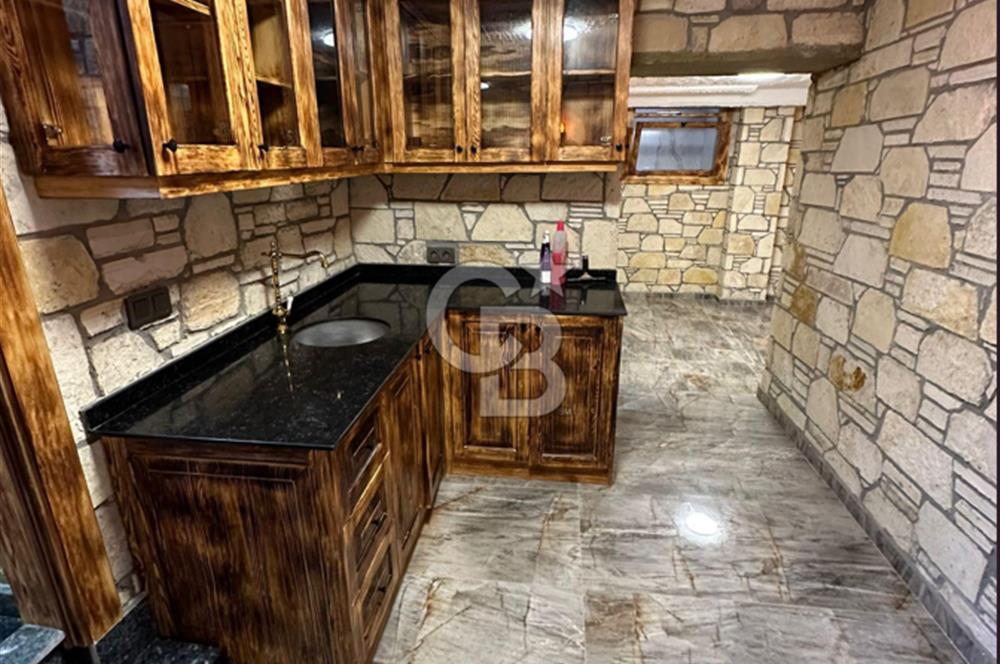 ÇEŞME ALAÇATI DENİZ MANZARALI 6+2 HAVUZLU EŞYALI SATILIK VİLLA