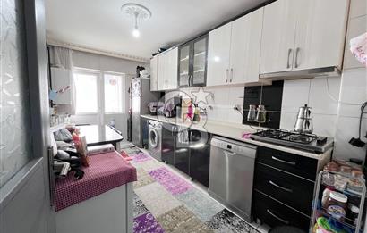 CADDE ÜZERİ YÜKSEK GİRİŞ ALTI DAİRE GENİŞ CAM BALKONLU 2+1