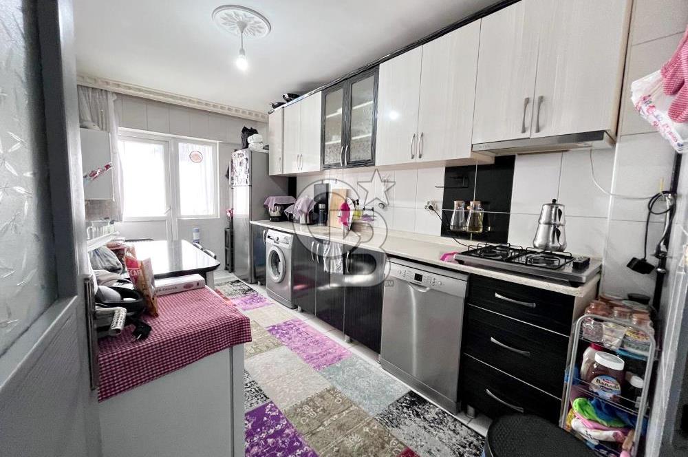 CADDE ÜZERİ YÜKSEK GİRİŞ ALTI DAİRE GENİŞ CAM BALKONLU 2+1