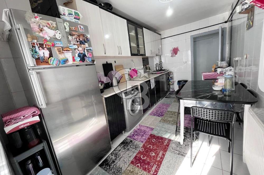 CADDE ÜZERİ YÜKSEK GİRİŞ ALTI DAİRE GENİŞ CAM BALKONLU 2+1