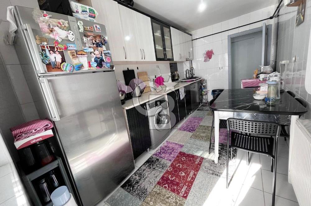 CADDE ÜZERİ YÜKSEK GİRİŞ ALTI DAİRE GENİŞ CAM BALKONLU 2+1