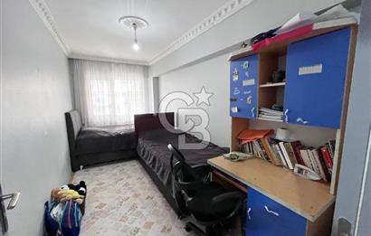 CADDE ÜZERİ YÜKSEK GİRİŞ ALTI DAİRE GENİŞ CAM BALKONLU 2+1
