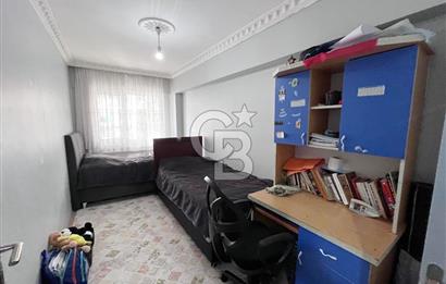 CADDE ÜZERİ YÜKSEK GİRİŞ ALTI DAİRE GENİŞ CAM BALKONLU 2+1