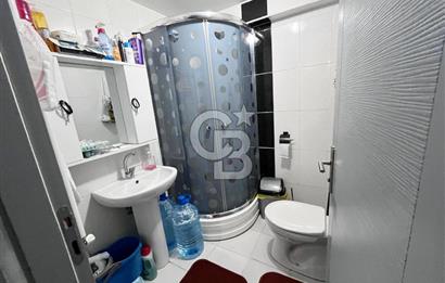 CADDE ÜZERİ YÜKSEK GİRİŞ ALTI DAİRE GENİŞ CAM BALKONLU 2+1