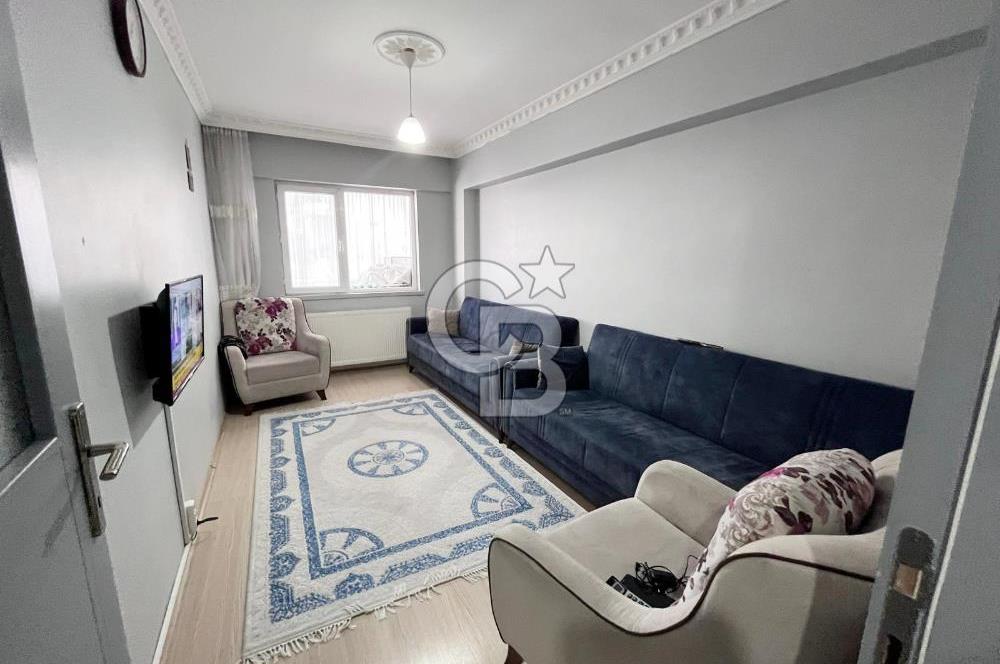 CADDE ÜZERİ YÜKSEK GİRİŞ ALTI DAİRE GENİŞ CAM BALKONLU 2+1