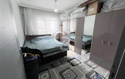 CADDE ÜZERİ YÜKSEK GİRİŞ ALTI DAİRE GENİŞ CAM BALKONLU 2+1