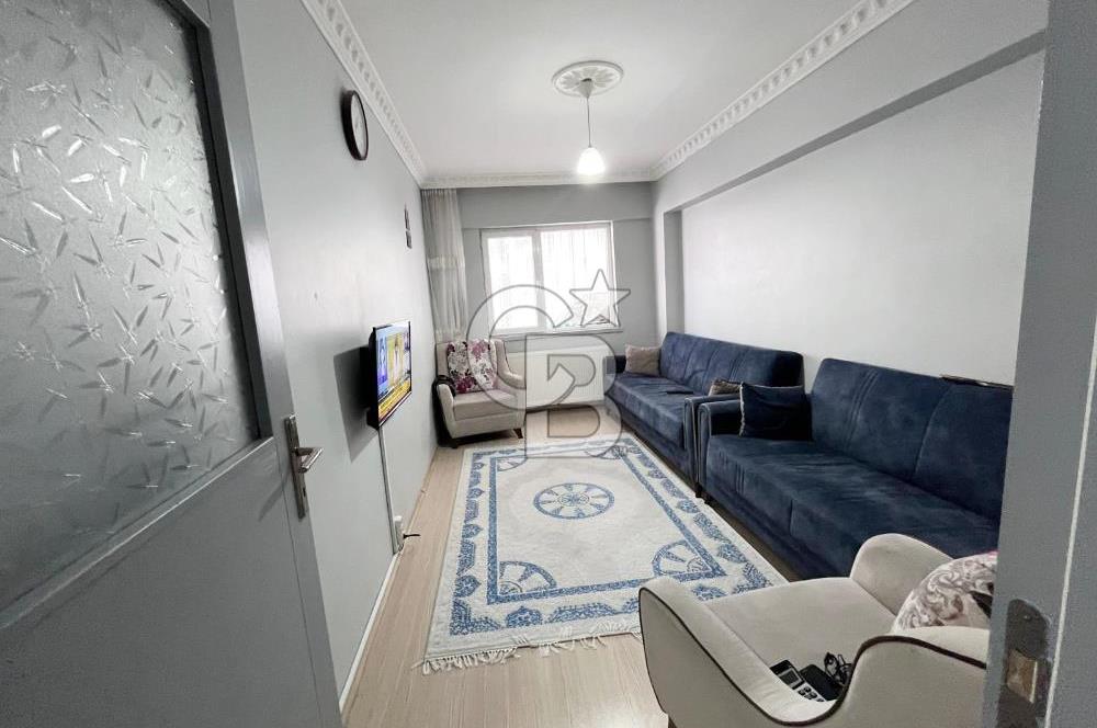 CADDE ÜZERİ YÜKSEK GİRİŞ ALTI DAİRE GENİŞ CAM BALKONLU 2+1